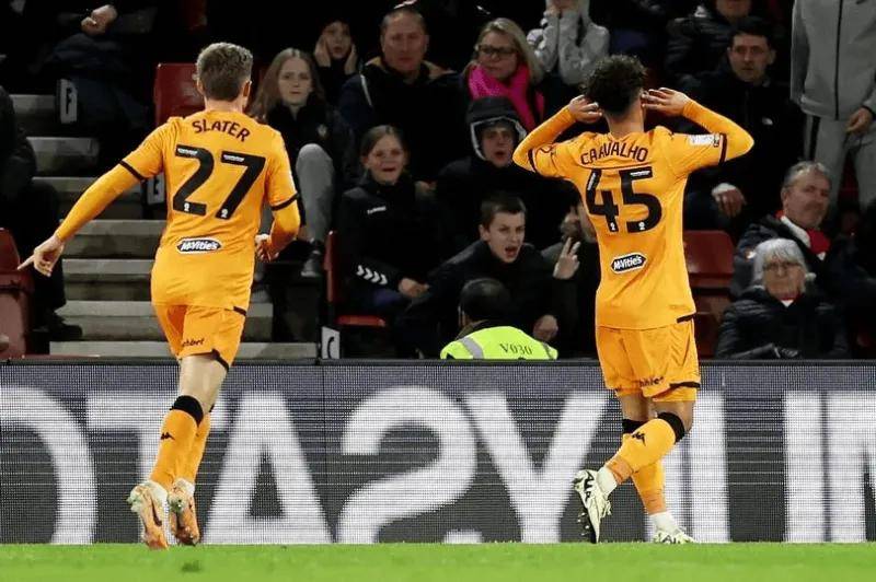 点球争议憾平!赫尔城客场战平升级对手,主帅赛后怒斥裁判判罚 点球争议憾平!赫尔城客场战平升级对手,主帅赛后怒斥裁判判罚