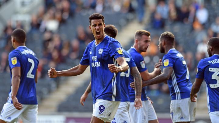 球迷开放日盛况空前,赫尔城新赛季主场球衣销量创纪录 球迷开放日盛况空前,赫尔城新赛季主场球衣销量创纪录