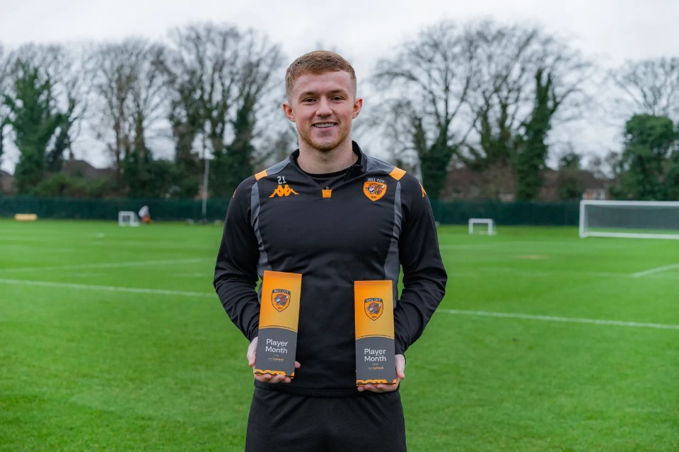 乔·盖尔哈特连续两年获得月度最佳球员奖，赫尔城前锋表现惊艳