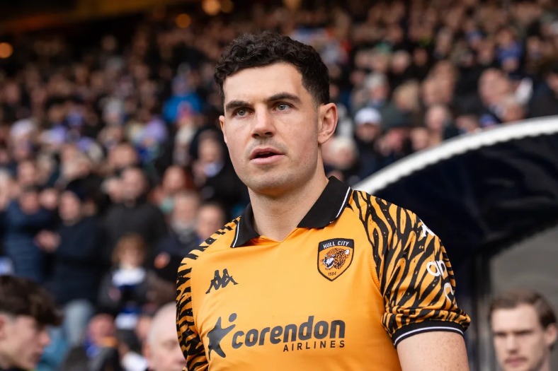 约翰·伊根合同延期至2027年，赫尔城后卫继续为球队保驾护航