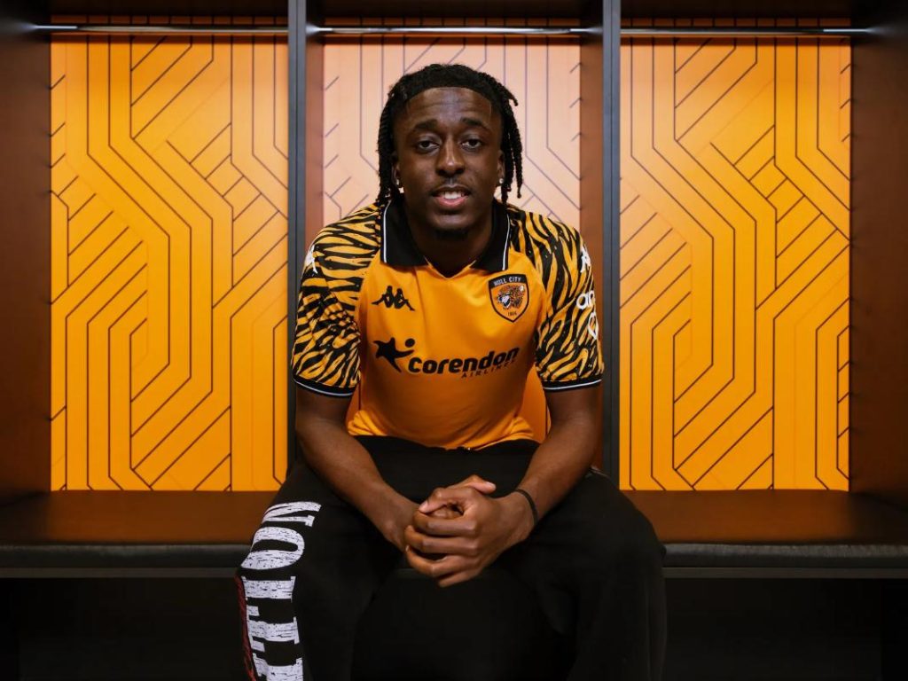 詹姆斯·德巴约加盟赫尔城，年轻后卫为球队防线注入新活力！